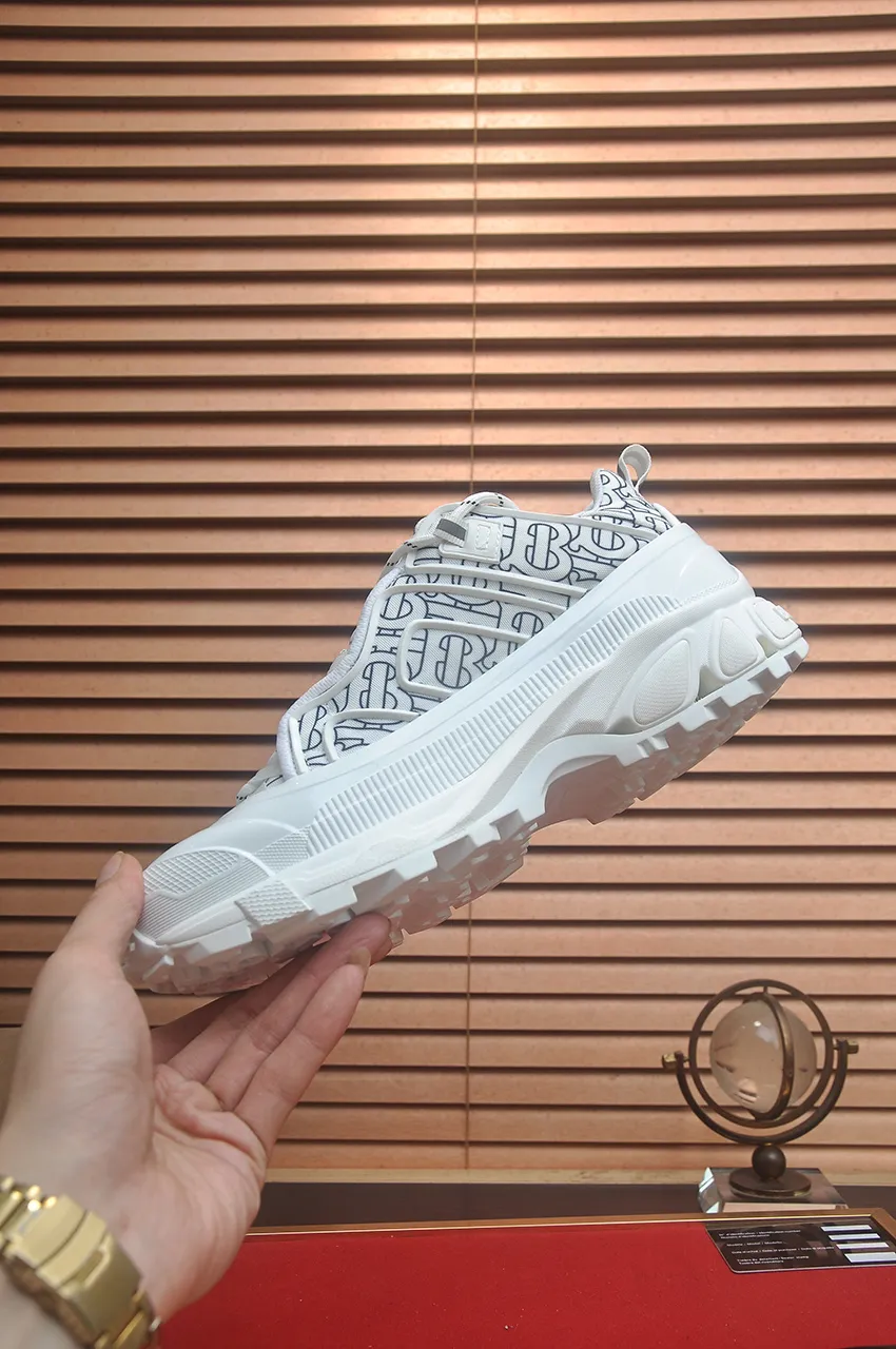Men's shoes 💰680💶[Burberry] (cowhide lining) classic low-top sneakers｜Imported cowhide with classic plaid fabric｜Cow leather lining｜Original outsole｜Fine workmanship and comfortable to wear Size: 38-44 (customized at 45)